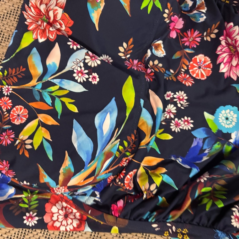 Johnny Was Floral Ocean Dreamer Womens Swimsuit Navy and Multicolor Xl - Picture 2 of 4